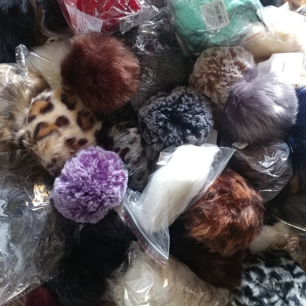 12 Random Pom Pom Ball Keychains - Picture 2 of 3